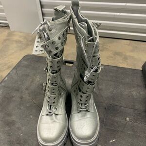 Stylish Silver Women's Boots
